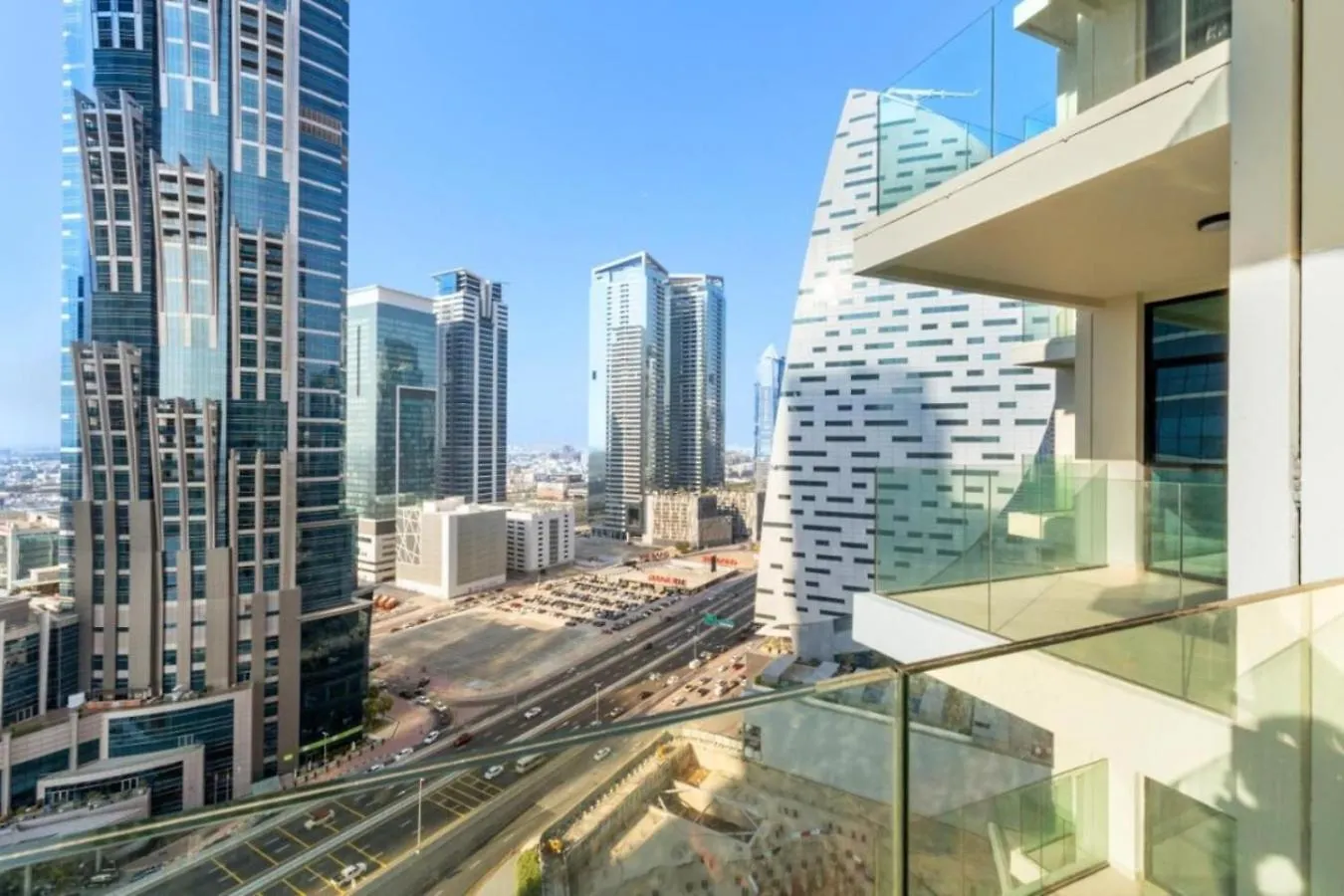 Apartment Loft-Style Studio - Canal View - Fully Furnished - Near Dubai Mall - Burj Khalifa