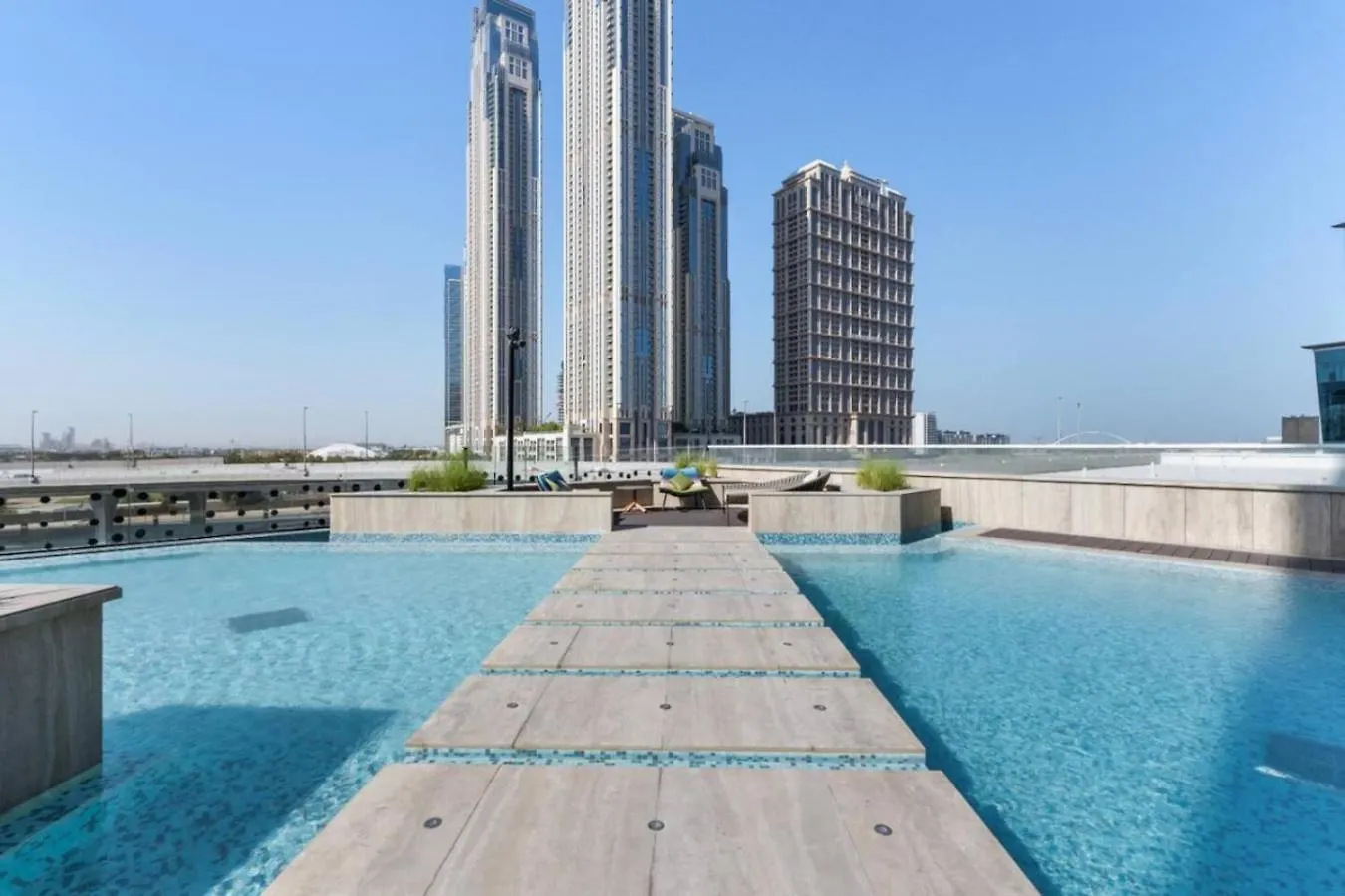 Apartment Loft-Style Studio - Canal View - Fully Furnished - Near Dubai Mall - Burj Khalifa