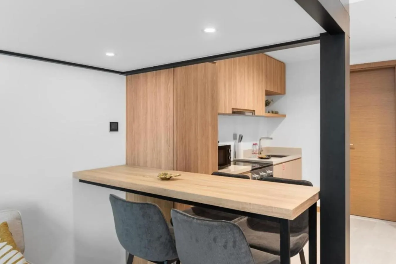 Loft-Style Studio - Canal View - Fully Furnished - Near Dubai Mall - Burj Khalifa Apartment