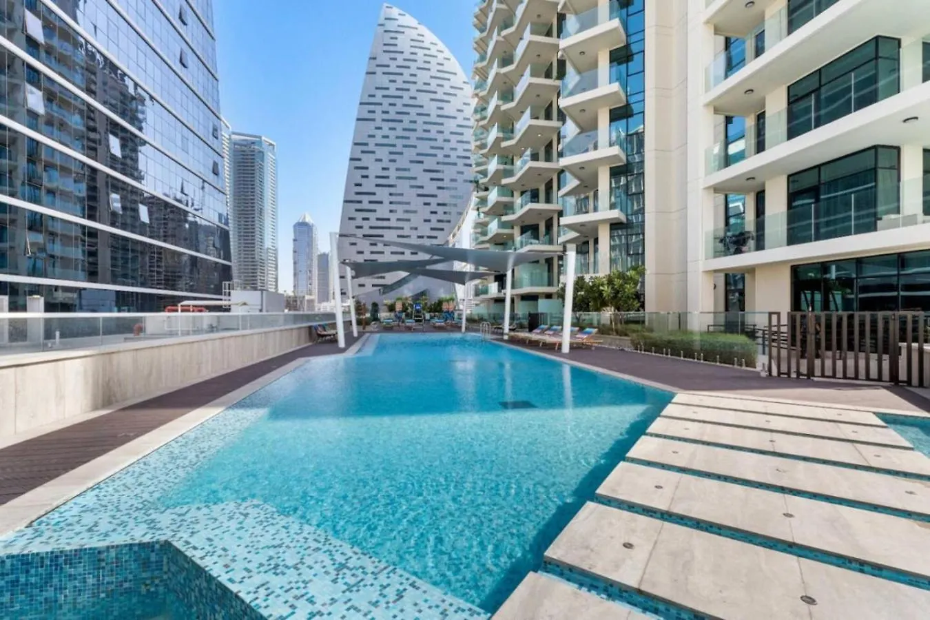 Apartment Loft-Style Studio - Canal View - Fully Furnished - Near Dubai Mall - Burj Khalifa